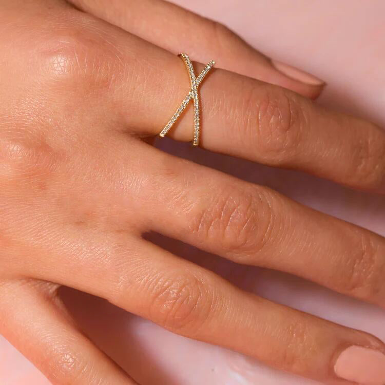 "Nia Guld- og Diamantring" can be rewritten as "Nia Guld- og Diamantring" (the title is already quite clear and descriptive). However, if you're looking for a more creative or appealing version, you might consider:
"Nia Guld- og Diamantring med Diamanter