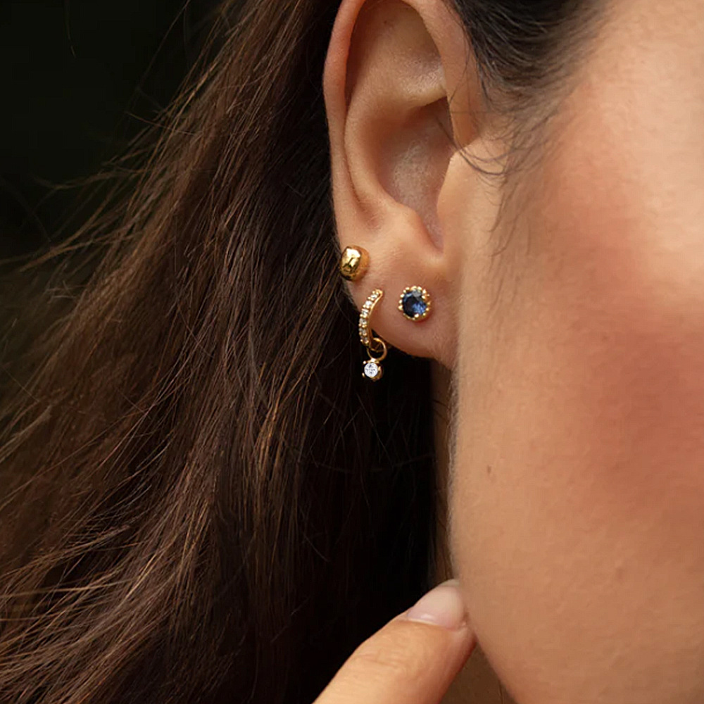 Blake Sukami Diamantøreringe" could be rephrased as "Blake Sukami Diamond Earrings.