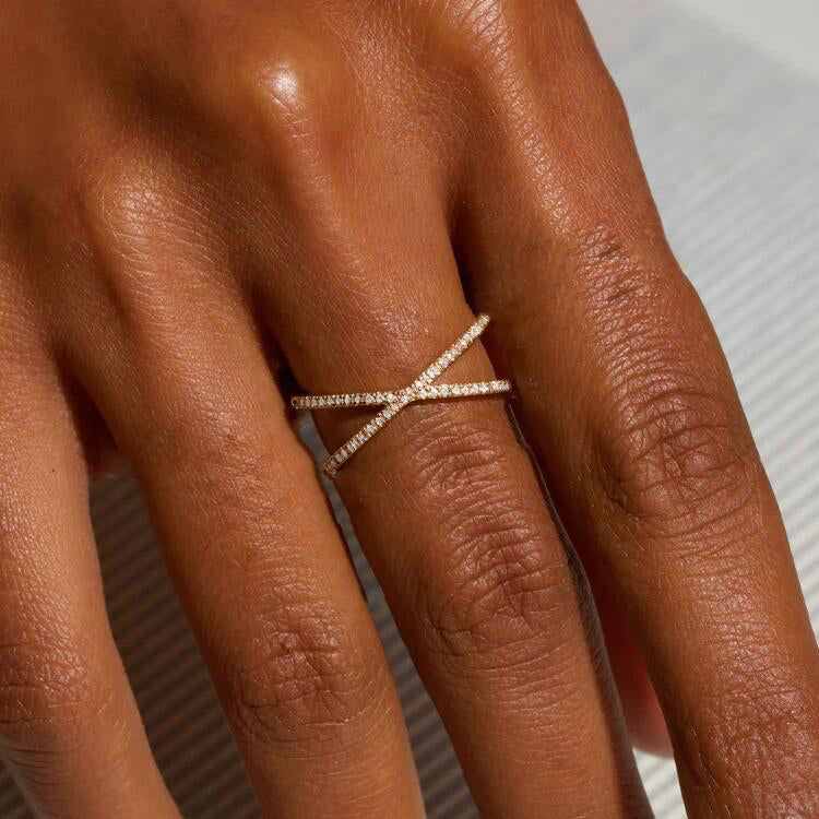 "Nia Guld- og Diamantring" can be rewritten as "Nia Guld- og Diamantring" (the title is already quite clear and descriptive). However, if you're looking for a more creative or appealing version, you might consider:
"Nia Guld- og Diamantring med Diamanter