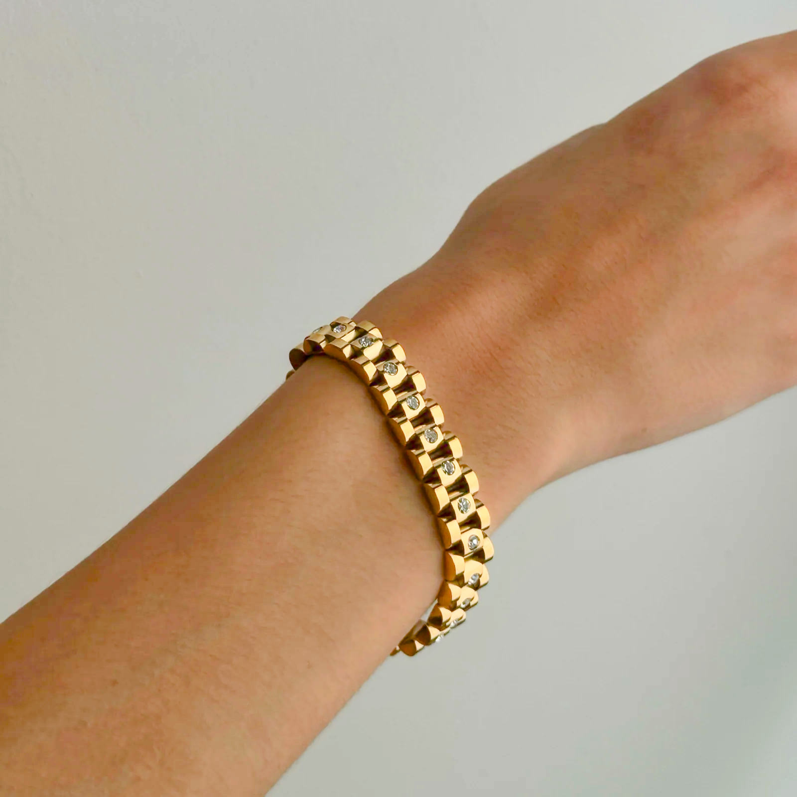 Elegant Gold Bracelet