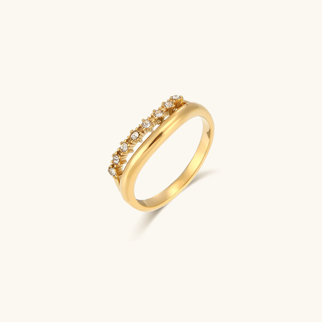 Adeline Guld Ring med Simulerede Diamanter