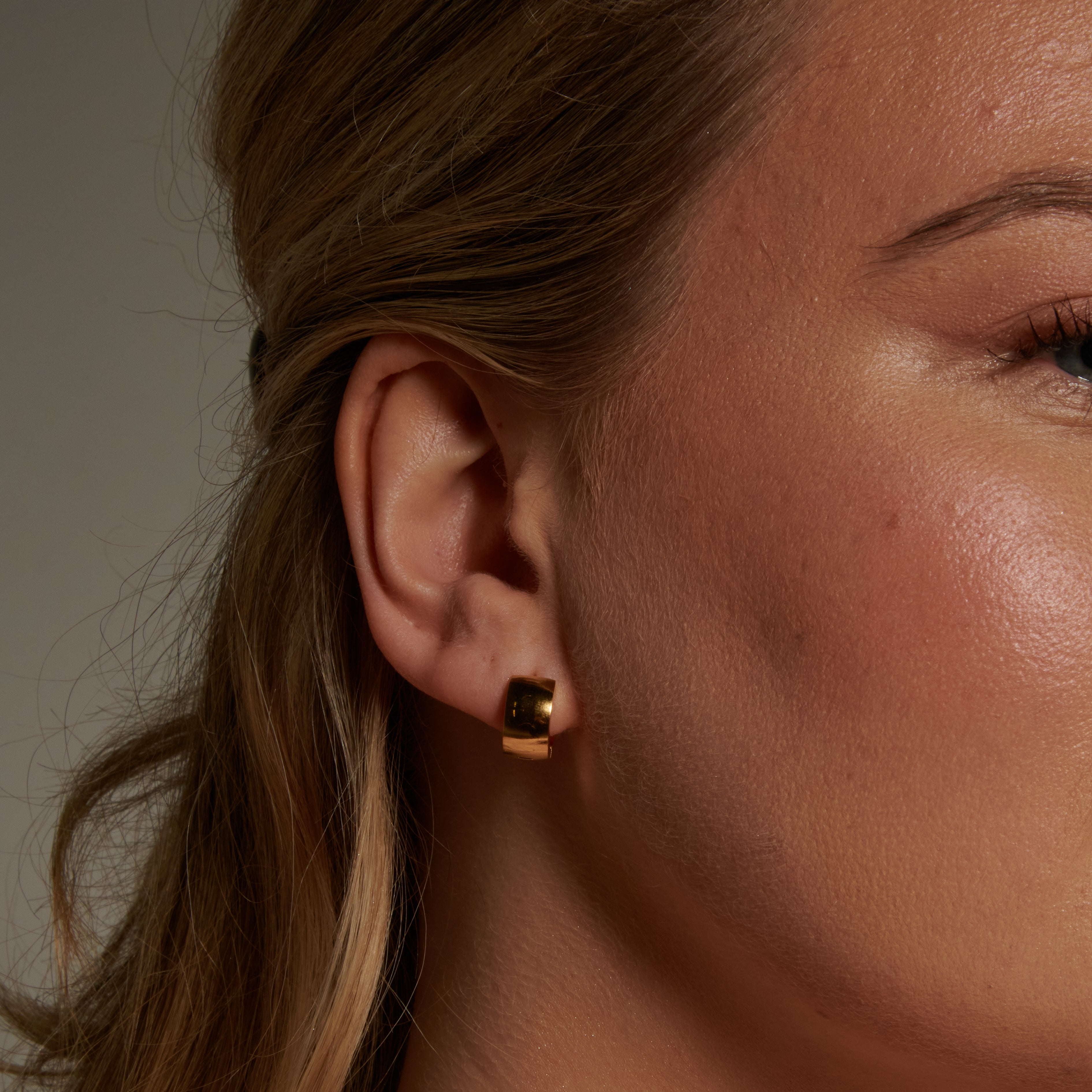 LIVIA Gold Mini Hoop Earrings