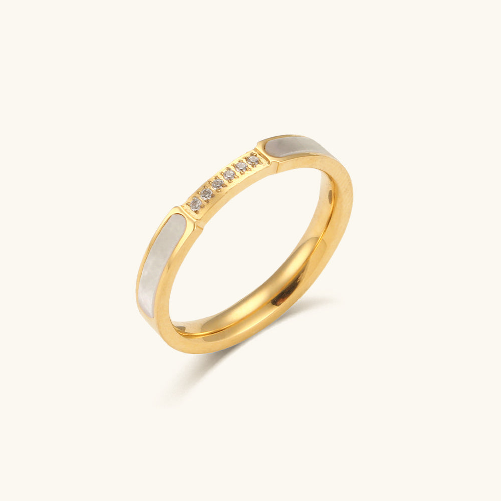 Simulandi Ring by Gabrielle Teemant