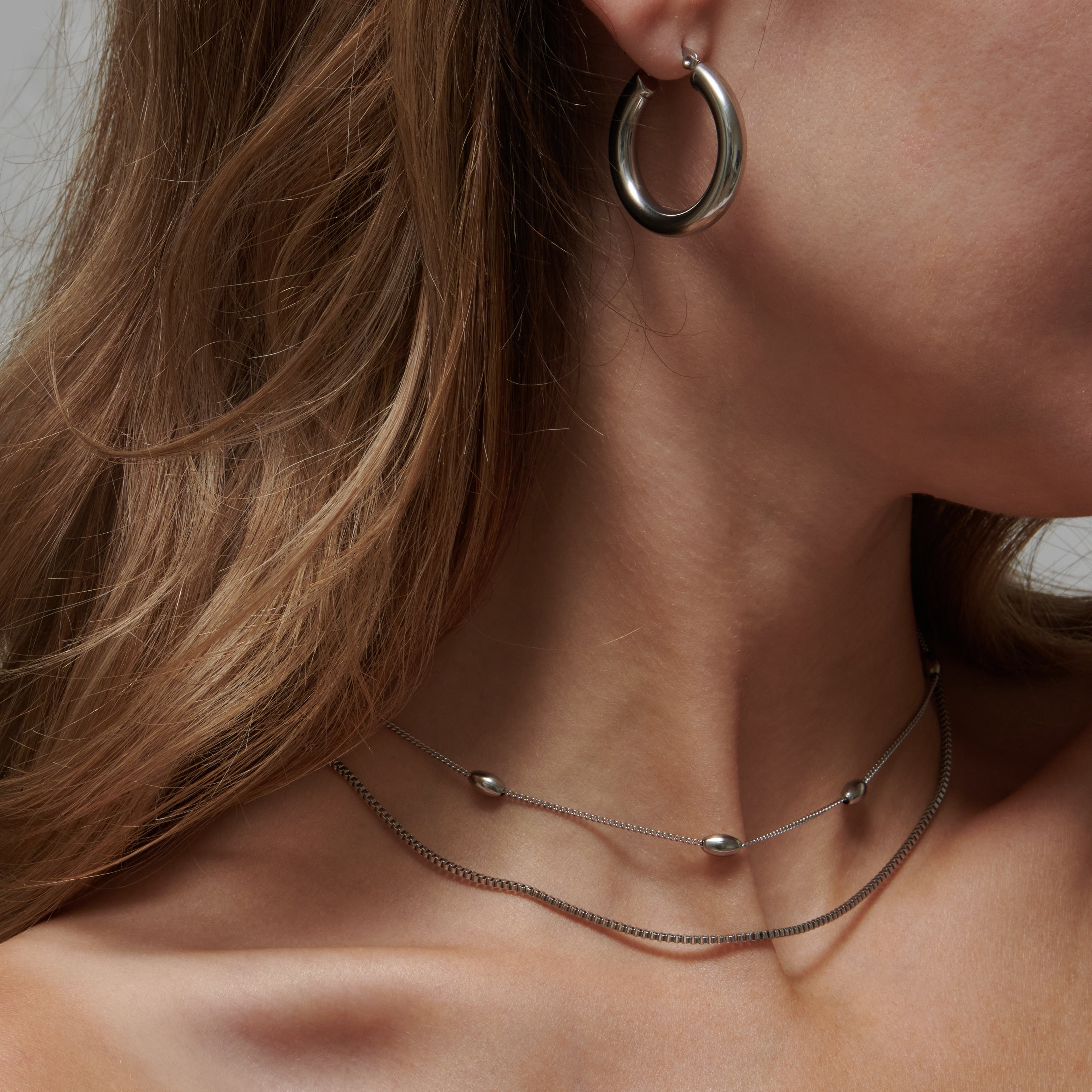 ALINA Gyldne Runde Magiske Smykker" could be rewritten as "ALINA Golden Round Enchanted Jewelry.