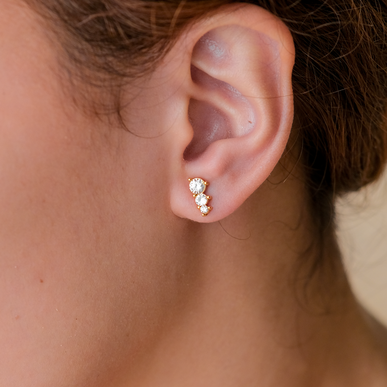 Lira Kuld Øreringe" could be rewritten as "Lira Kuld Earrings.