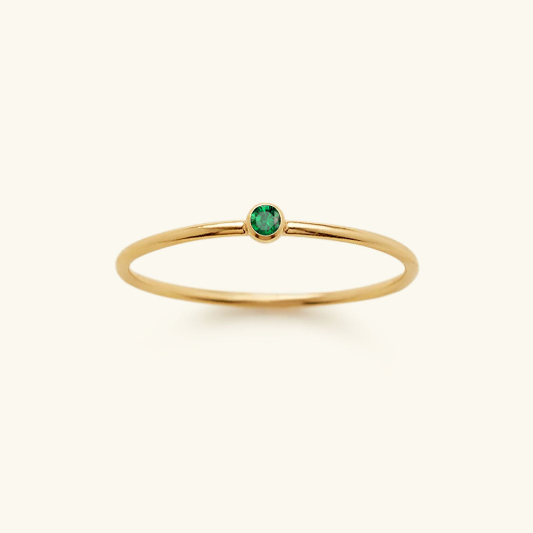 Amelia Ring med Ægte Sten" can be rewritten as "Amelia Ring med Naturlige Sten.