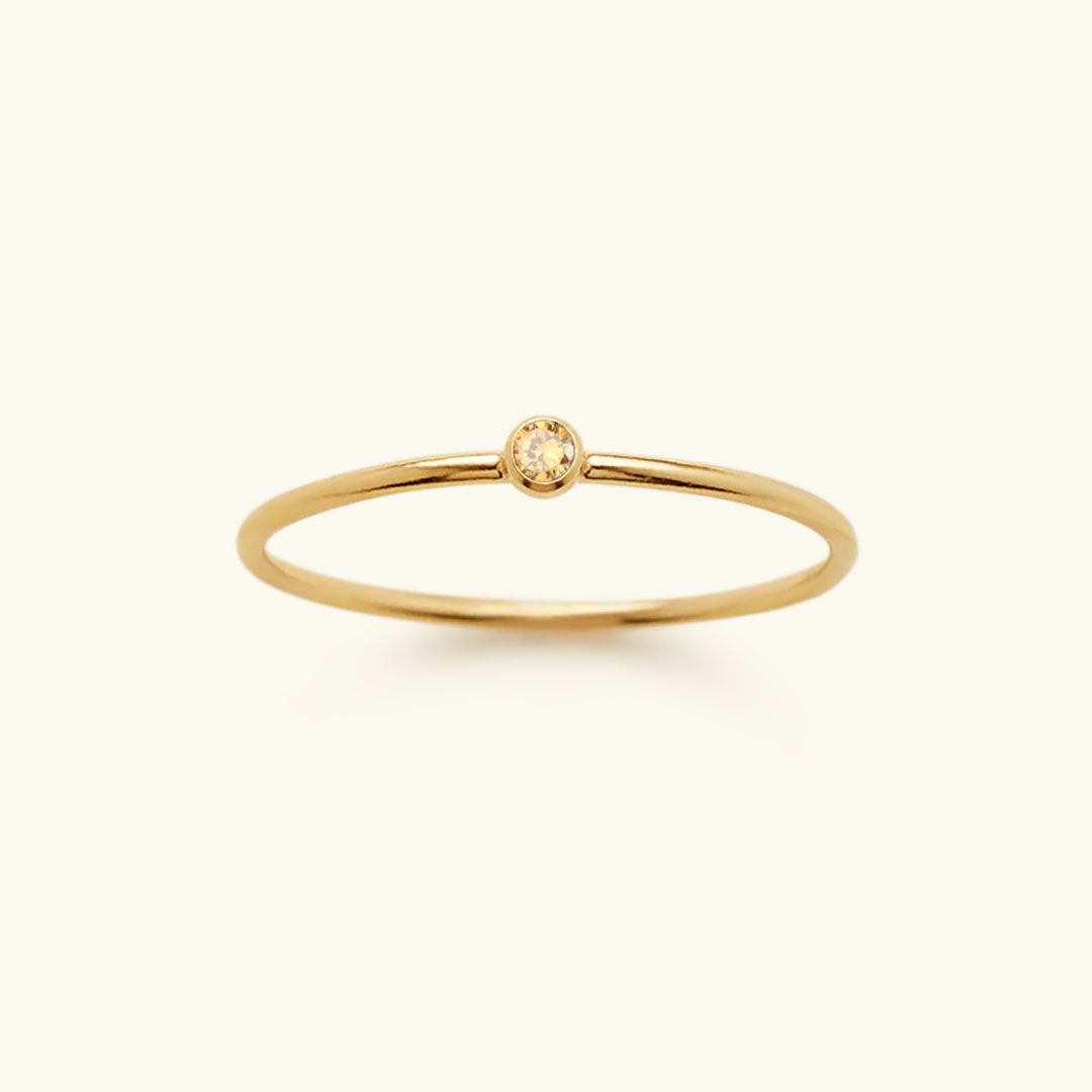 Amelia Ring med Ægte Sten" can be rewritten as "Amelia Ring med Naturlige Sten.