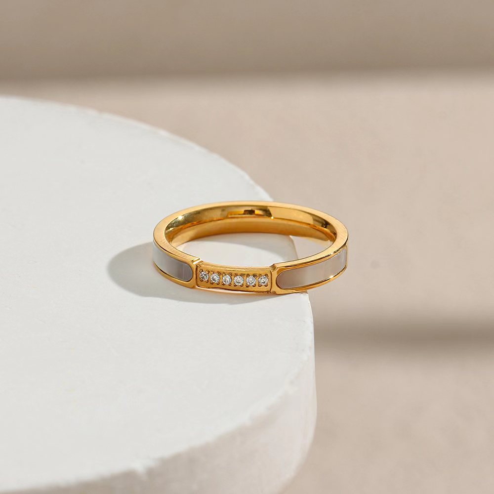 Simulandi Ring by Gabrielle Teemant