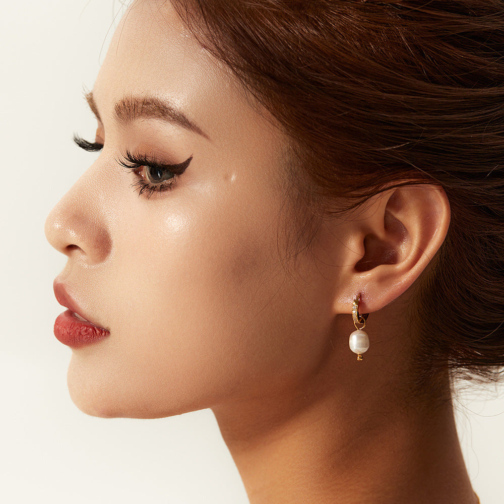 Sara Pearli Earrings