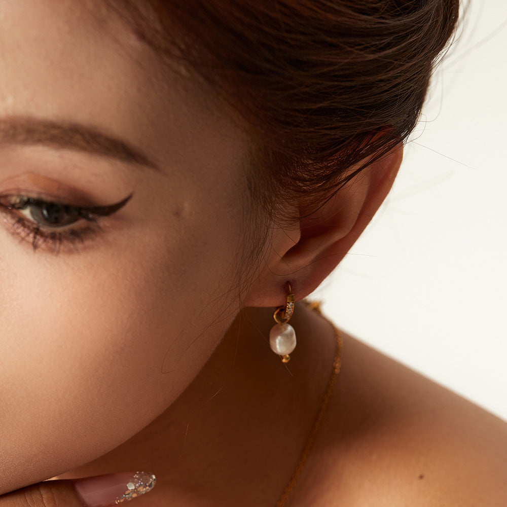 Sara Pearli Earrings