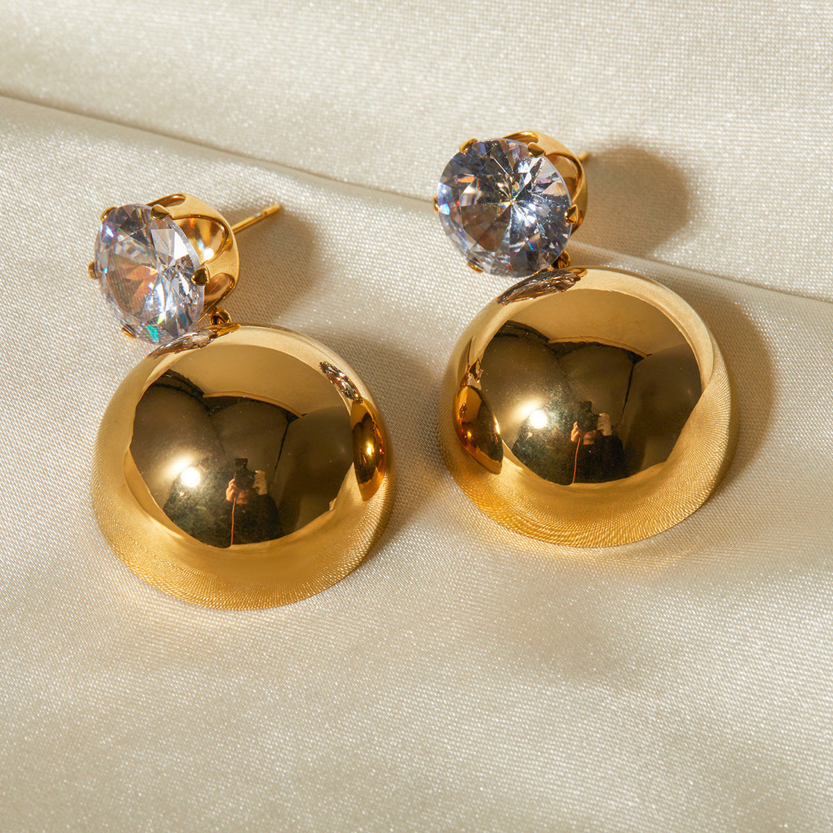 Gretta Gule Øreringe" can be rewritten as "Gretta Yellow Earrings.