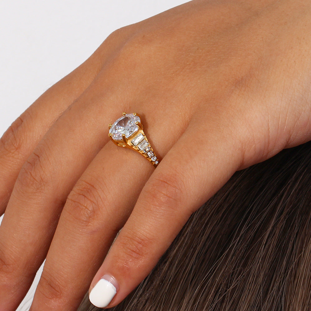 Syllia Ring mit Diamantakzenten