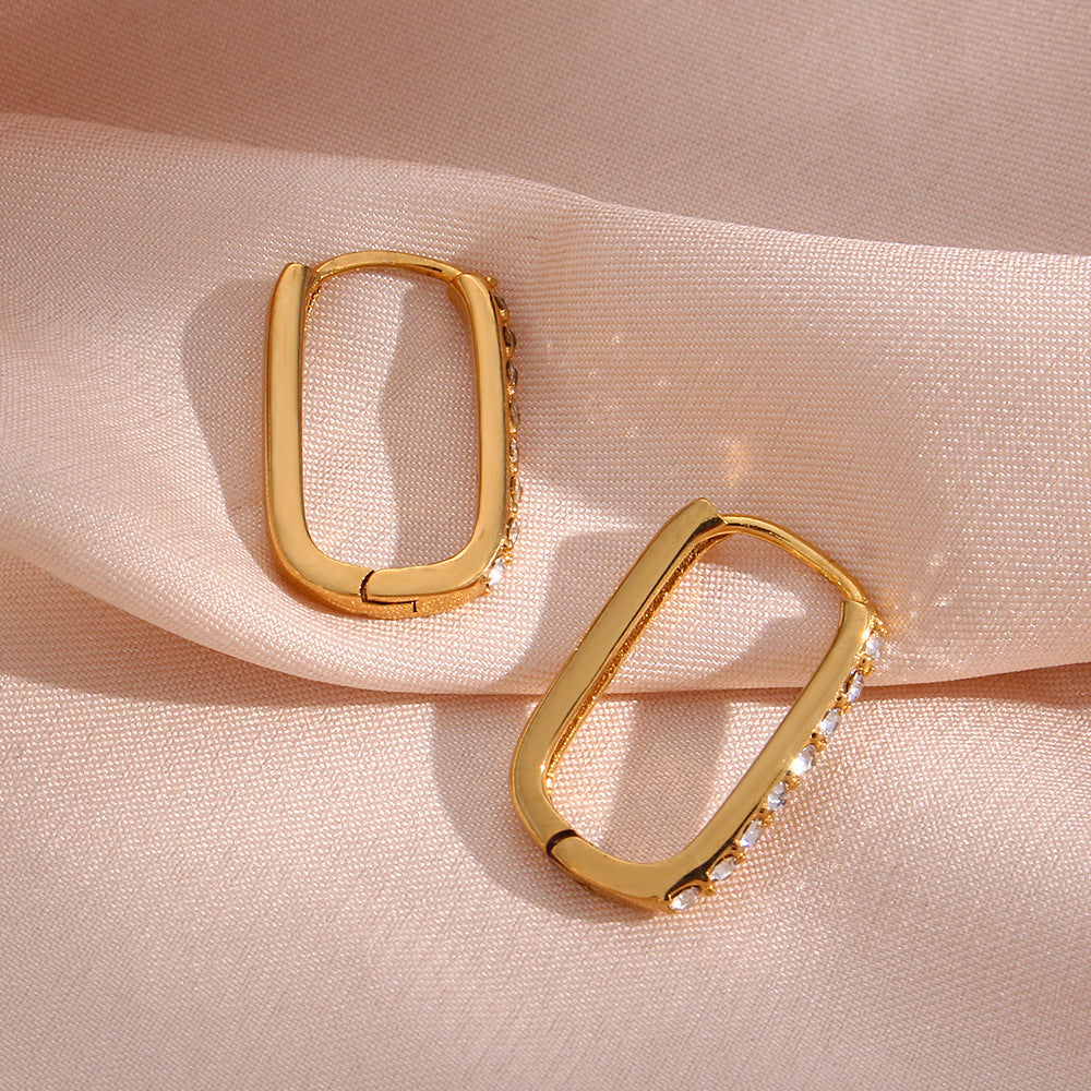 Maya Guld Hoop Øreringe" can be rewritten as "Maya Gold Hoop Earrings.