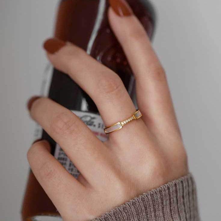 Simulandi Ring by Gabrielle Teemant