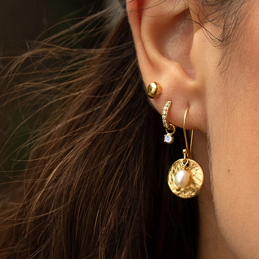 Blake Sukami Diamantøreringe" could be rephrased as "Blake Sukami Diamond Earrings.