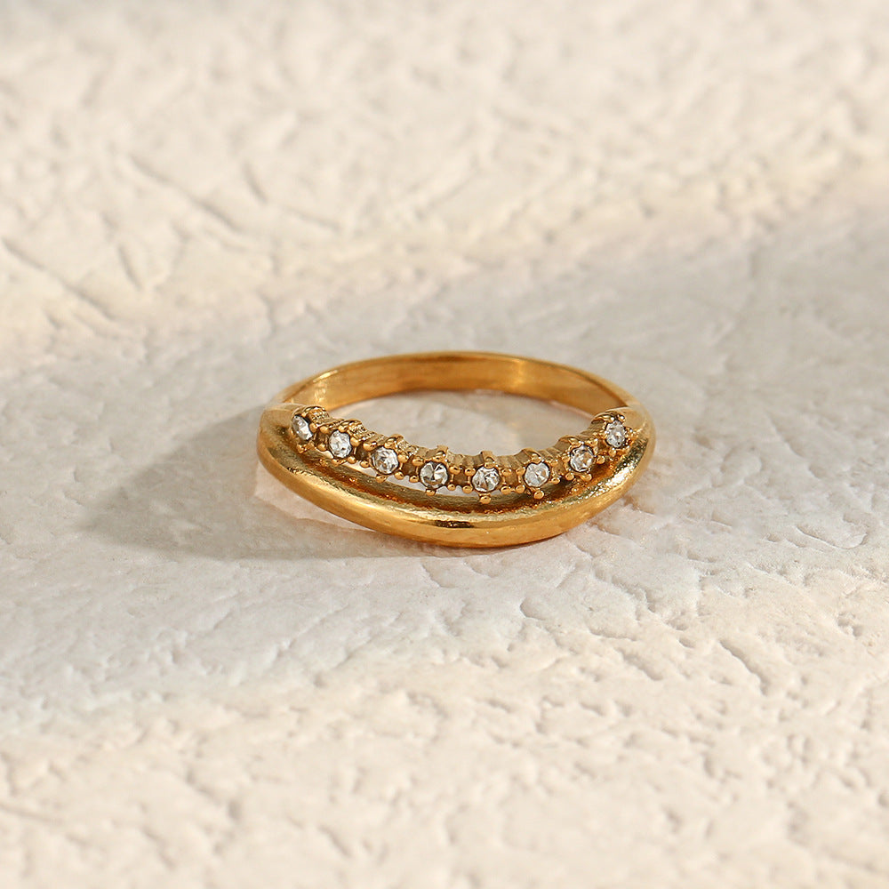 Adeline Guld Ring med Simulerede Diamanter