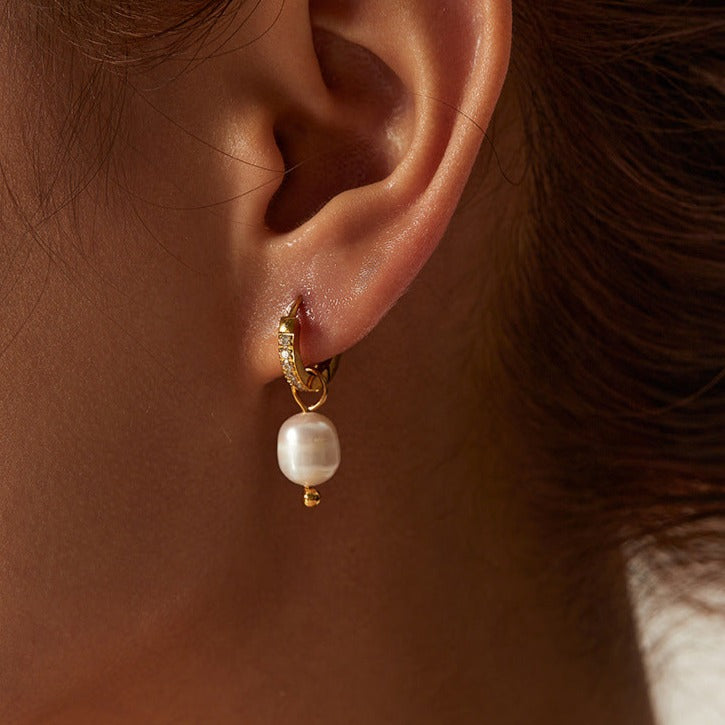 Sara Pearli Earrings