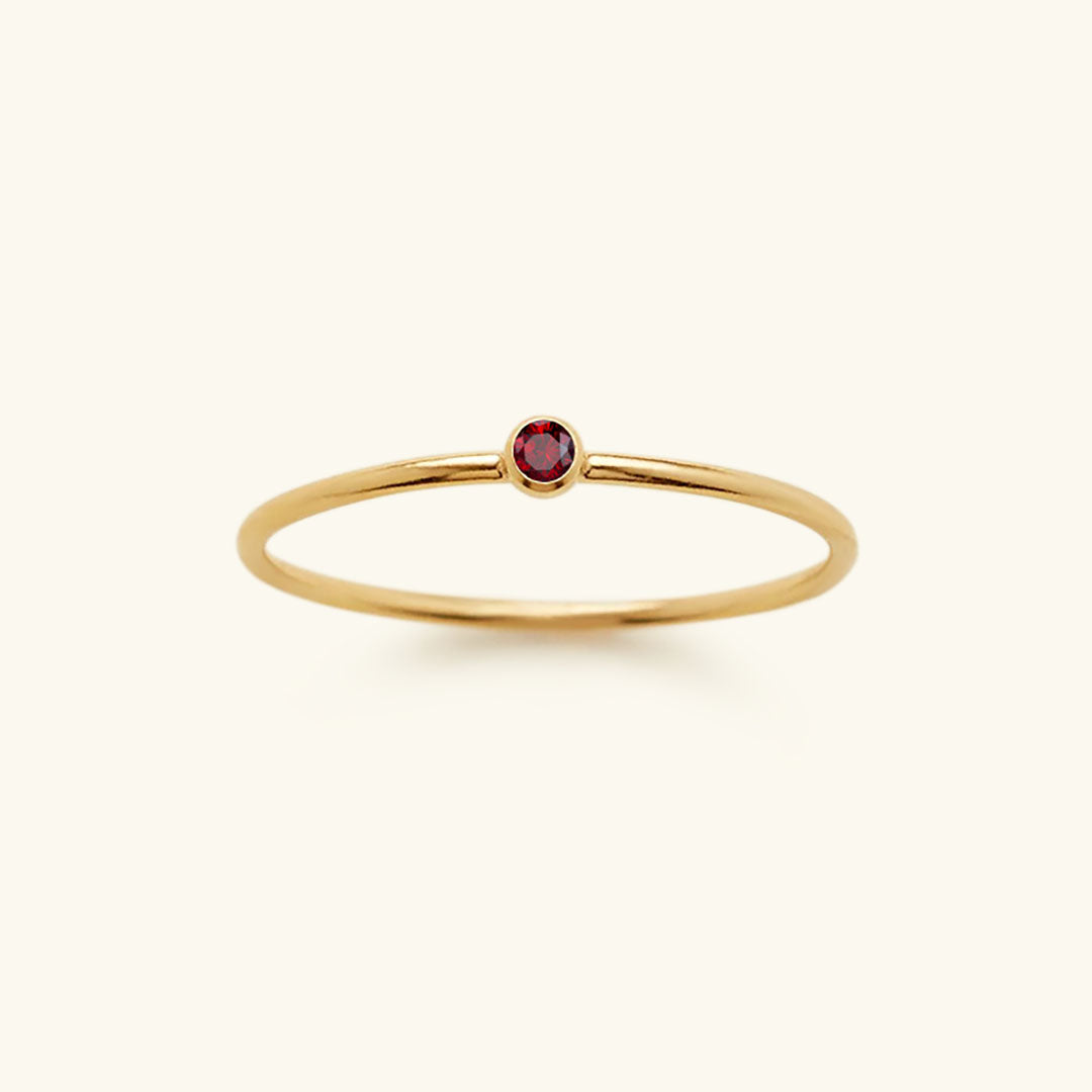 Amelia Ring med Ægte Sten" can be rewritten as "Amelia Ring med Naturlige Sten.