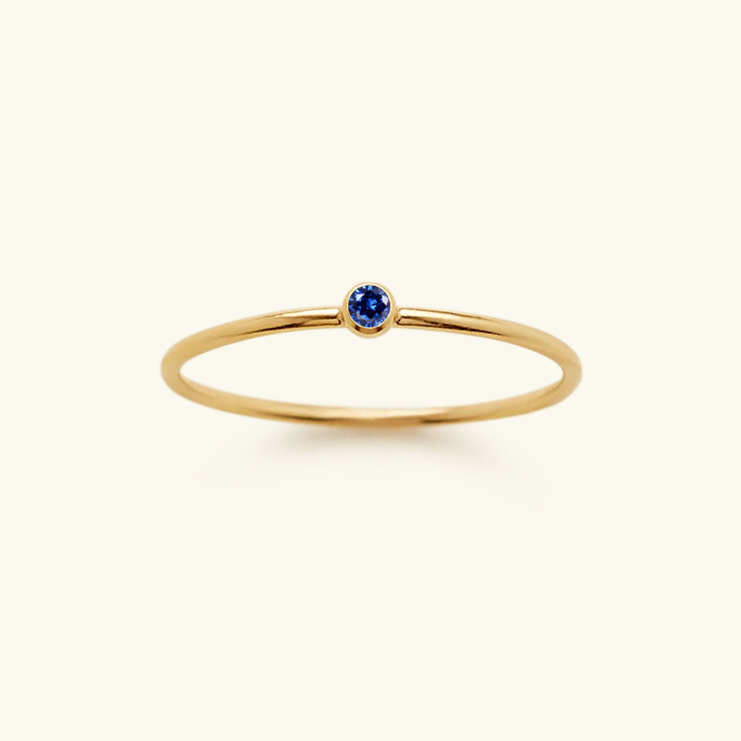 Amelia Ring med Ægte Sten" can be rewritten as "Amelia Ring med Naturlige Sten.