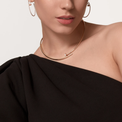 ASH ANNE Krystalhalskæde" can be rewritten as "ASH ANNE Crystal Necklace.