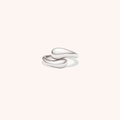 CORA Ring med Justerbar Størrelse" could be rewritten as "CORA Justerbar Ring" or "CORA Ring med Fleksibel Størrelse.