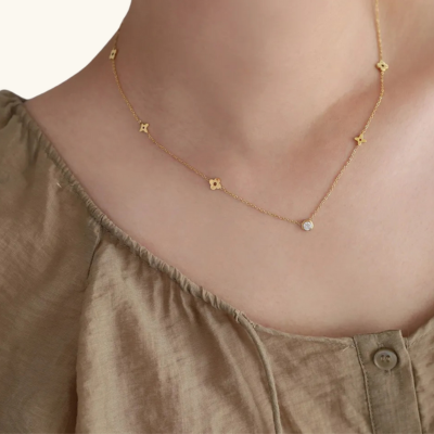 CARRIE Klover Guld Necklace