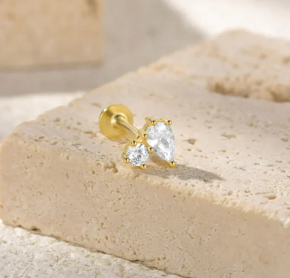 Kate Lame Øreringe med Diamantdetaljer