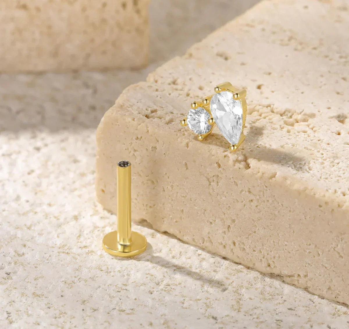 Kate Lame Øreringe med Diamantdetaljer