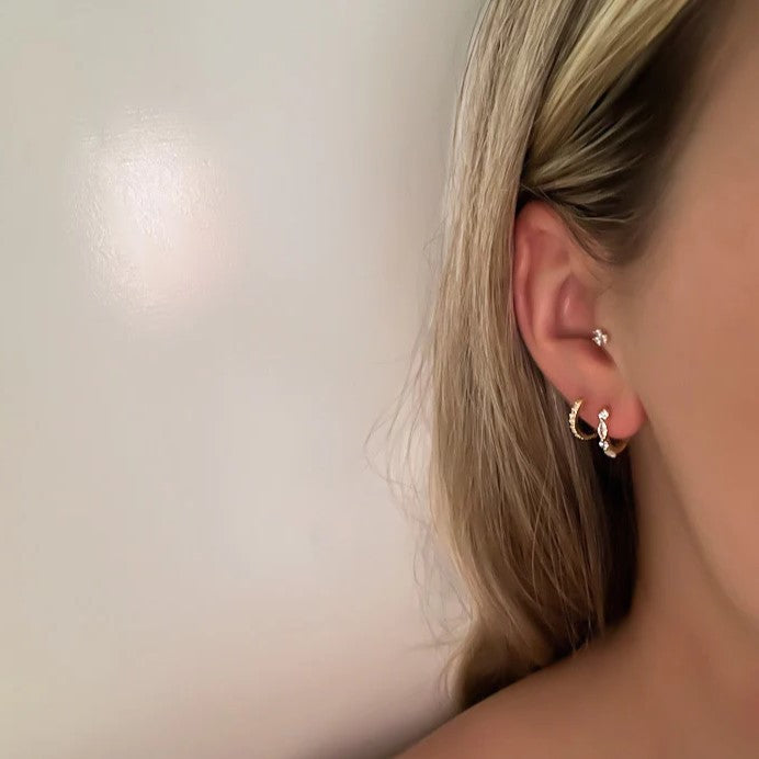 Aila Diamantforlovelsesøreringe" could be rewritten as "Aila Diamond Engagement Earrings.