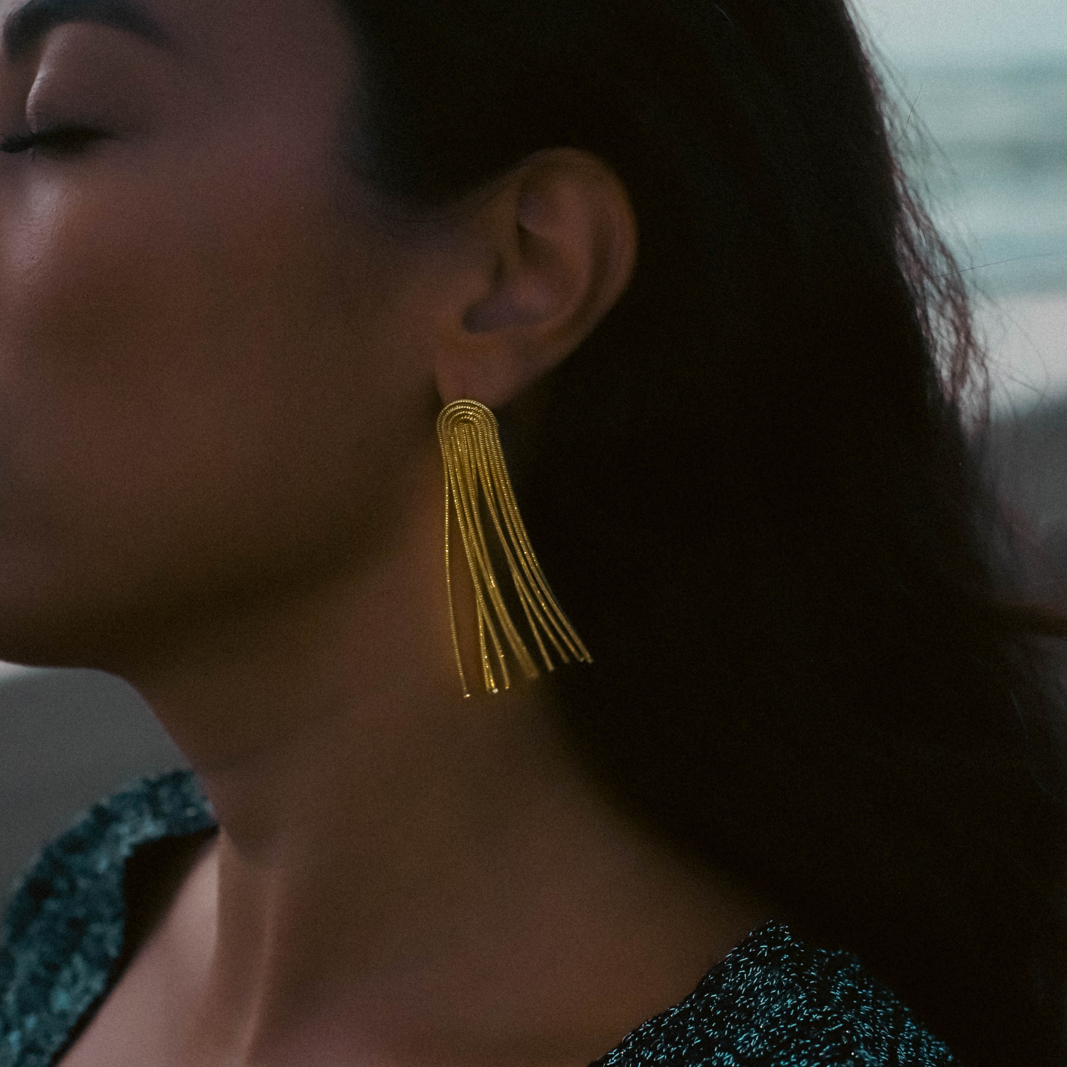 LYRA Gold Round Earrings