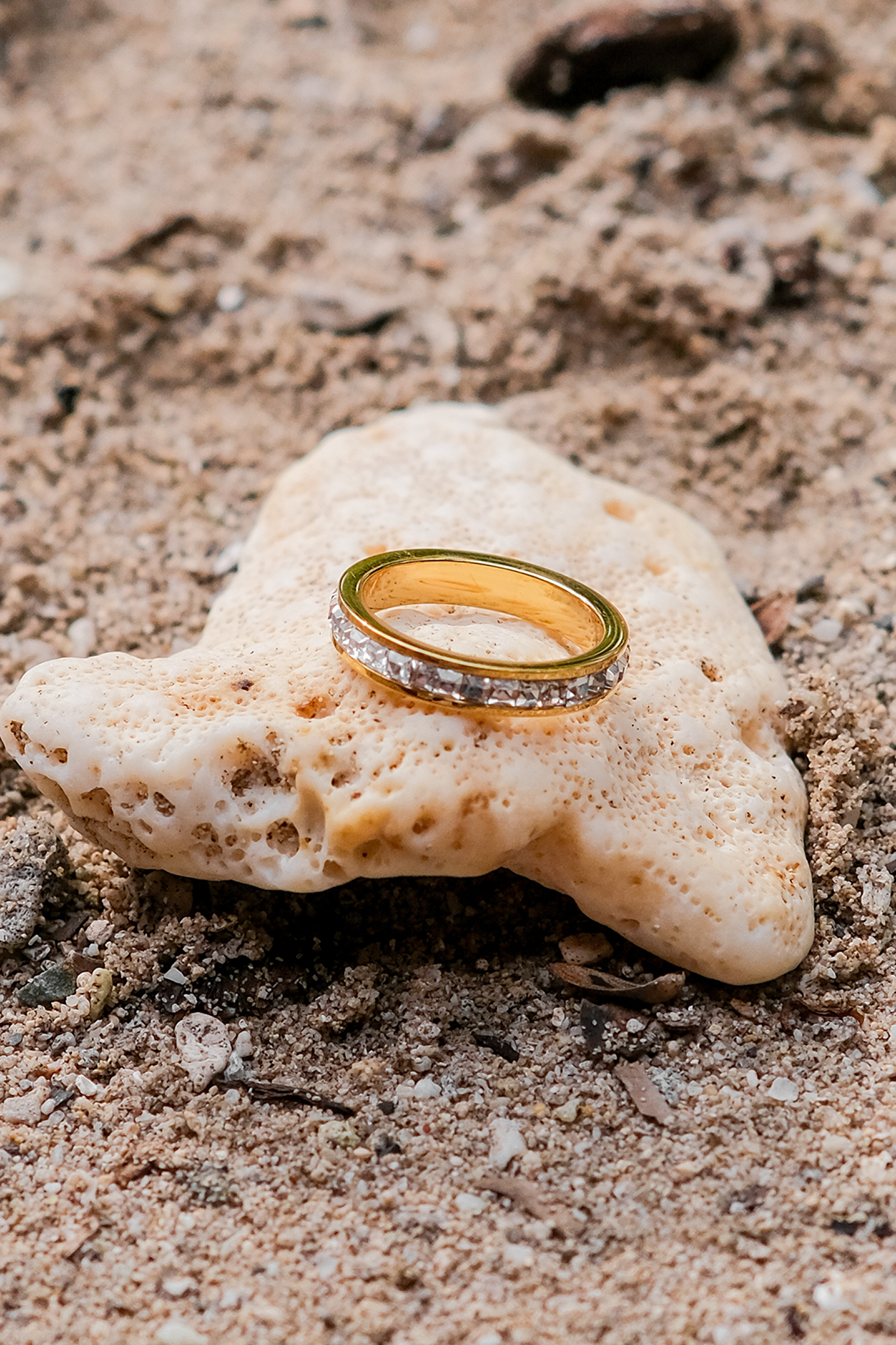 Alleria Gullring: Magisk Eleganse" could be rewritten as "Alleria Gold Ring: Enchanting Elegance.