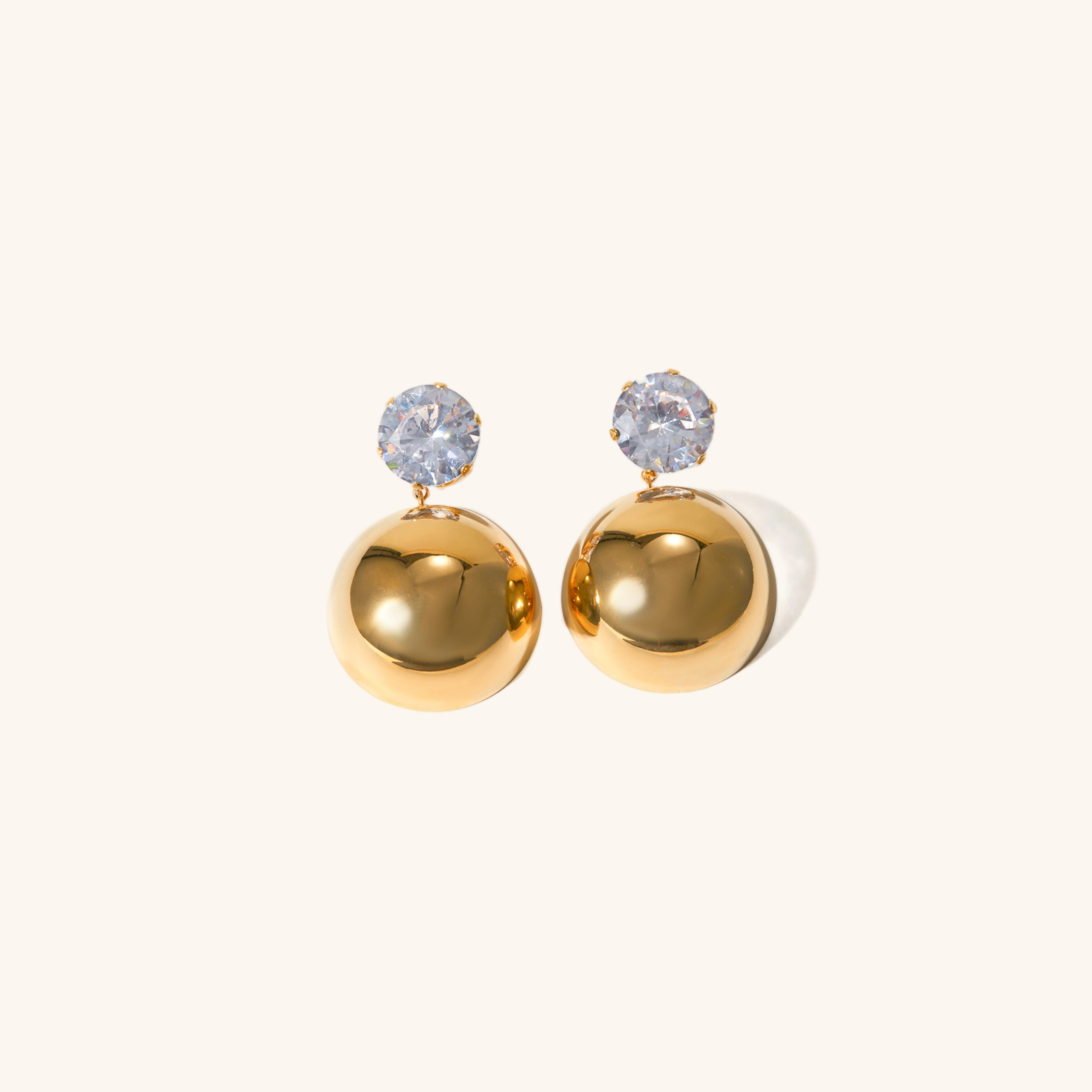 Gretta Gule Øreringe" can be rewritten as "Gretta Yellow Earrings.