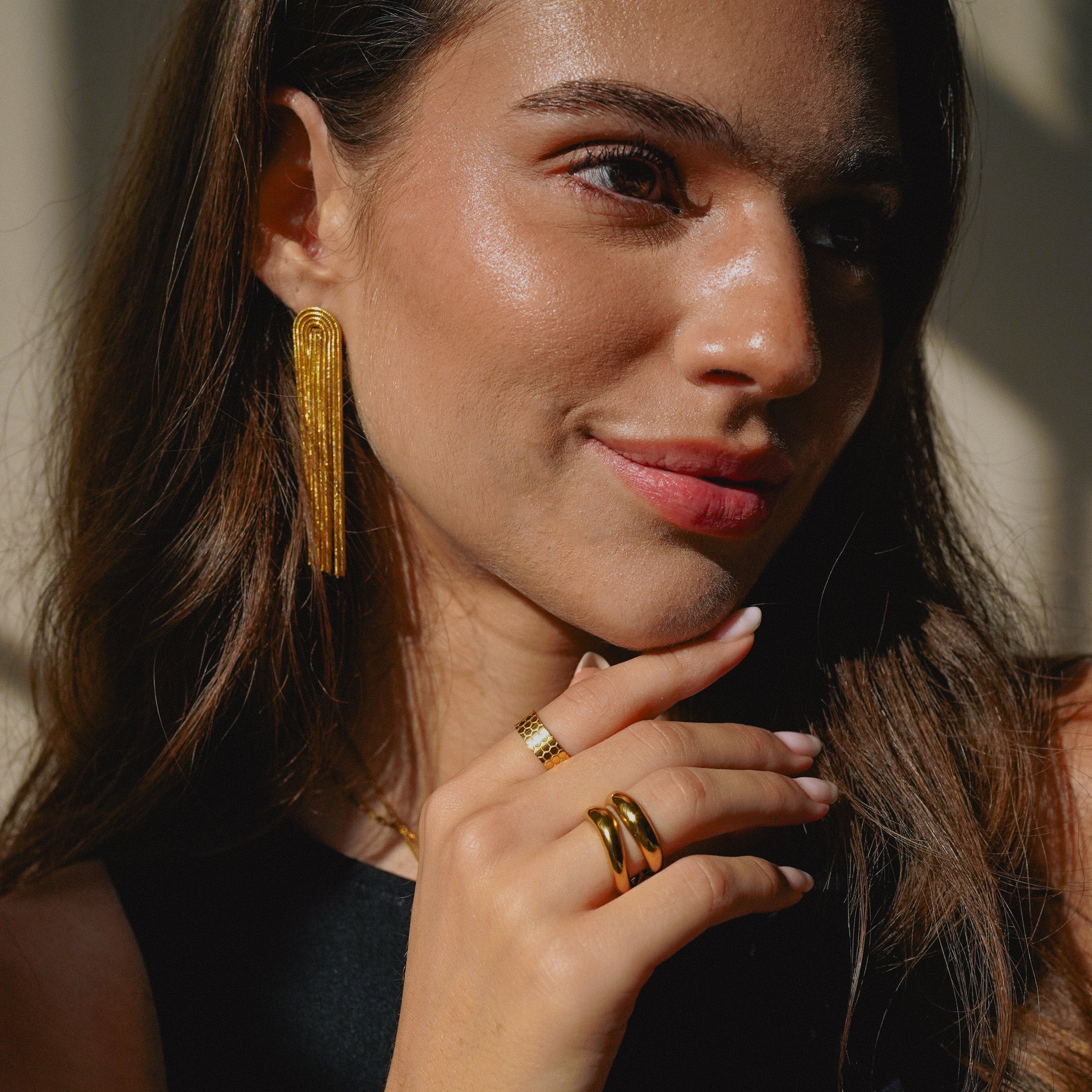 LYRA Gold Round Earrings