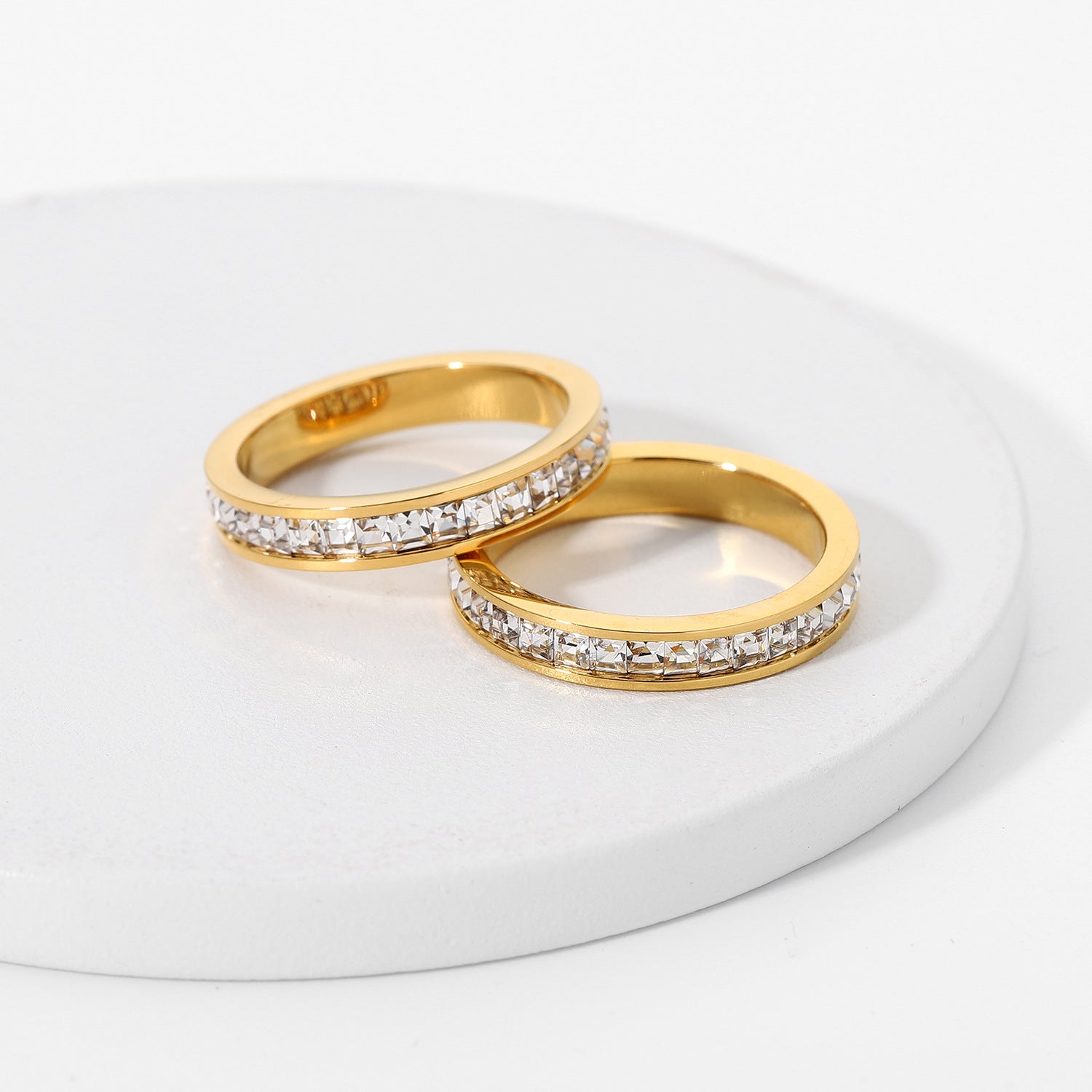 Alleria Gullring: Magisk Eleganse" could be rewritten as "Alleria Gold Ring: Enchanting Elegance.
