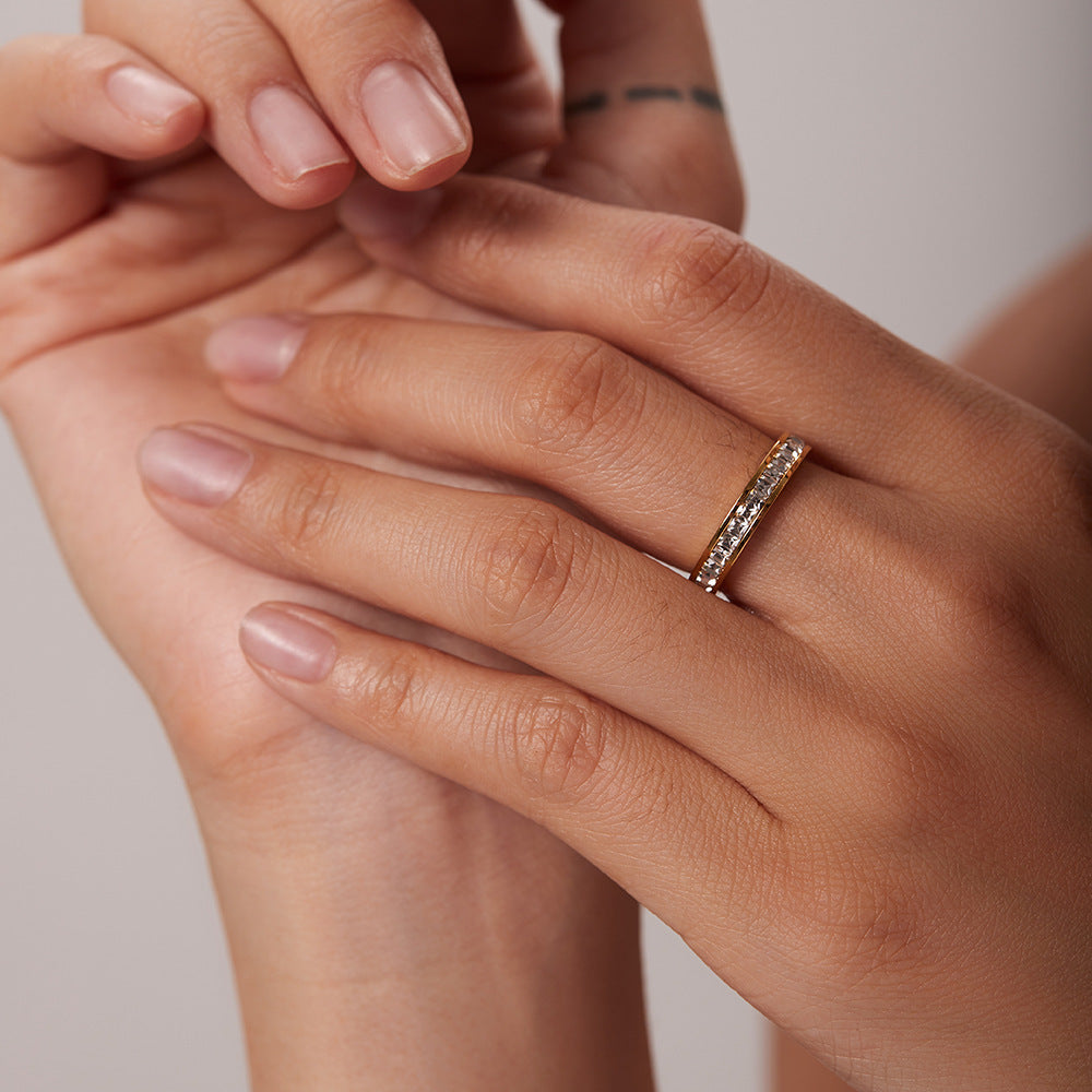 Alleria Gullring: Magisk Eleganse" could be rewritten as "Alleria Gold Ring: Enchanting Elegance.