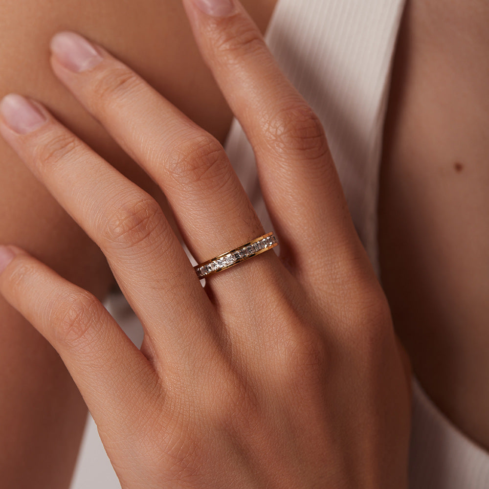 Alleria Gullring: Magisk Eleganse" could be rewritten as "Alleria Gold Ring: Enchanting Elegance.