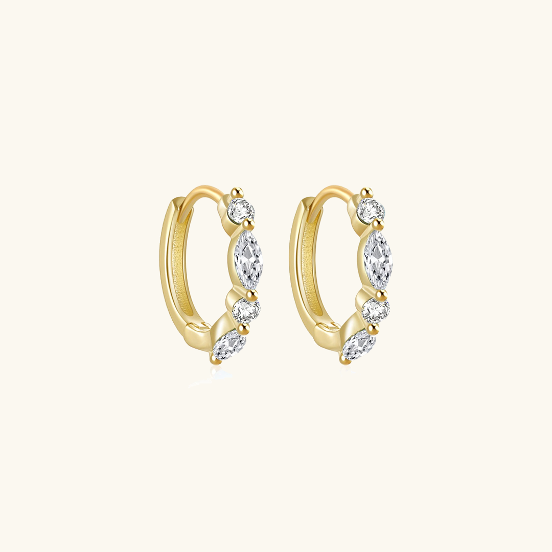 Aila Diamantforlovelsesøreringe" could be rewritten as "Aila Diamond Engagement Earrings.